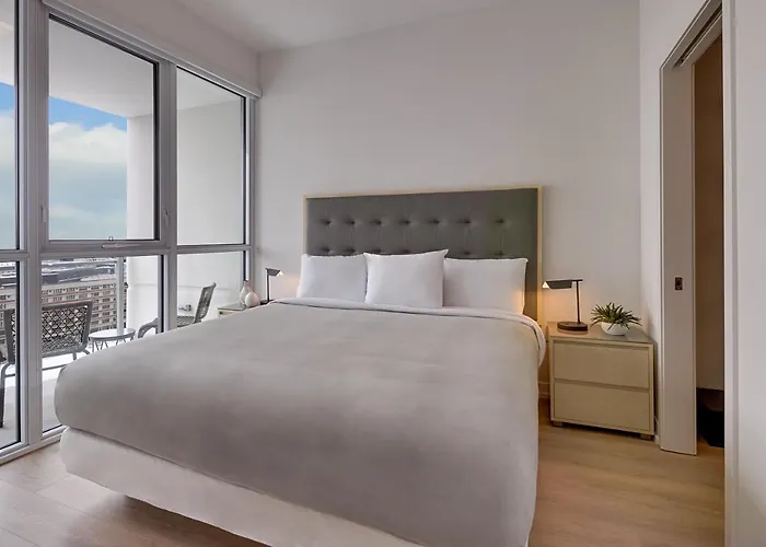 Hotel Level - River North