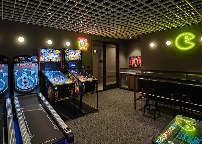 Level - River North Hotel