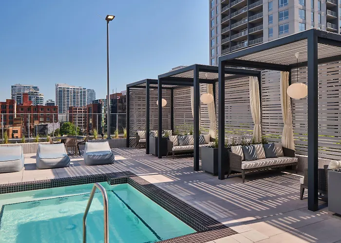 Level - River North Hotel