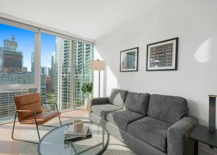 Level - River North 4*