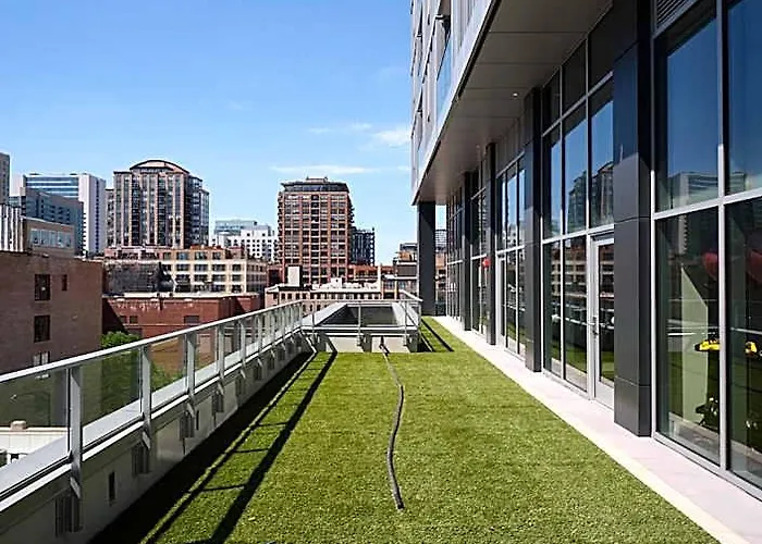 Level - River North Hotel