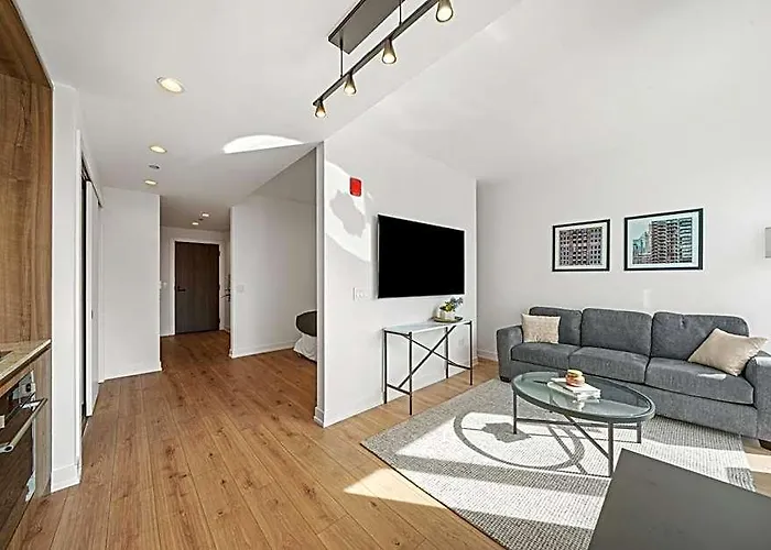 Hotel Level - River North