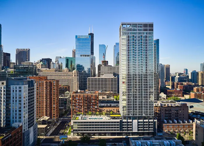 Level - River North 4*