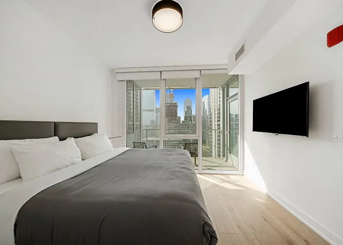 Level - River North 4*